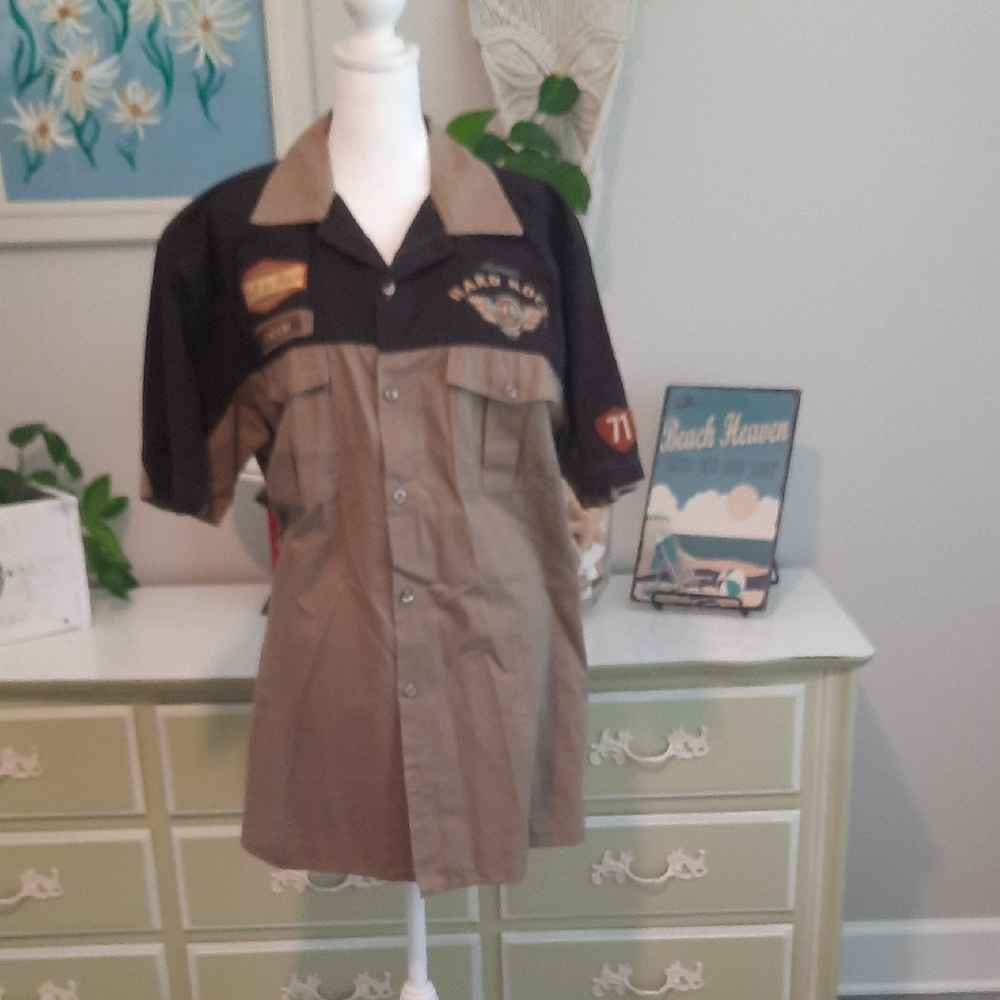 Hard Rock Cafe Brown and Tan Men's Casual Shirt
